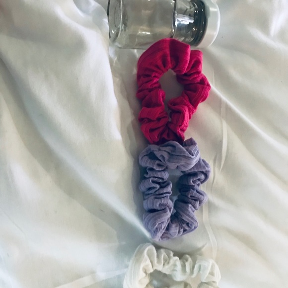 🦋Scrunchie Bundle - Picture 2 of 4